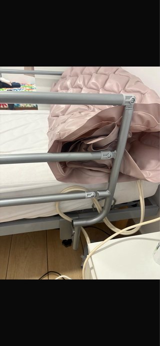 Cama articulada con colchón y antiescaras
