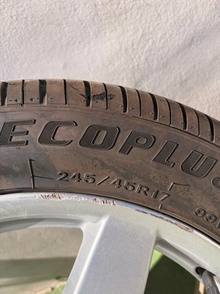 Llantas Mercedes 220 con gomas 17
