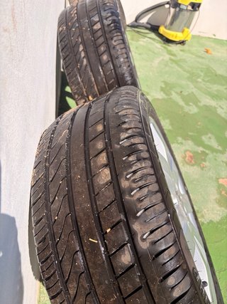Llantas Mercedes 220 con gomas 17
