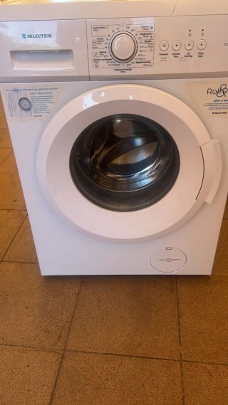 Lavadora Blanca 6 k muy poco uso