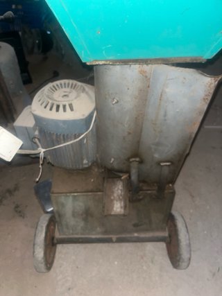 Peladora de almendras eléctrica