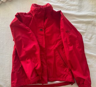Chaqueta Helly Hansen impermeable roja. Como nueva