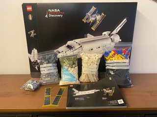 LEGO 10283: NASA Space Shuttle Discovery