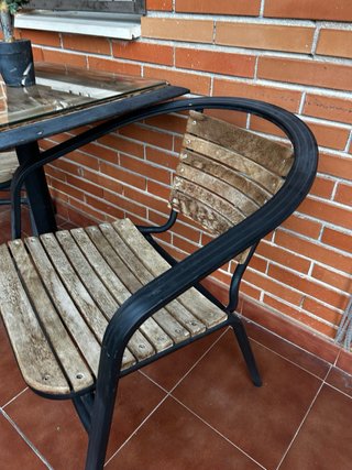 Mesa y sillas de exterior