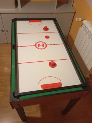 Futbolín de juguete con varias opciones.