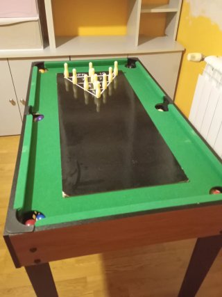 Futbolín de juguete con varias opciones.