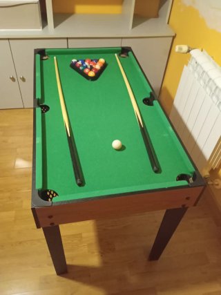 Futbolín de juguete con varias opciones.