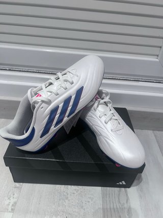 Zapatillas Adidas Fútbol Blancas y Azules