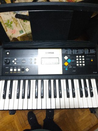 Piano Yamaha YPT-220