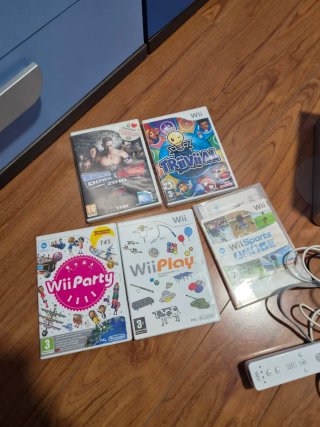 Nintendo Wii + Lote Juegos y Accesorios