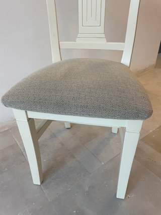 Sillas de madera lacada vainilla tapizada