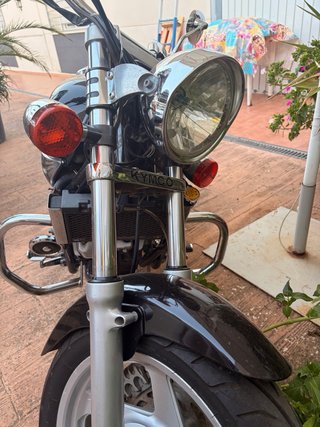 Kymco Venox Moto Cruiser Negra