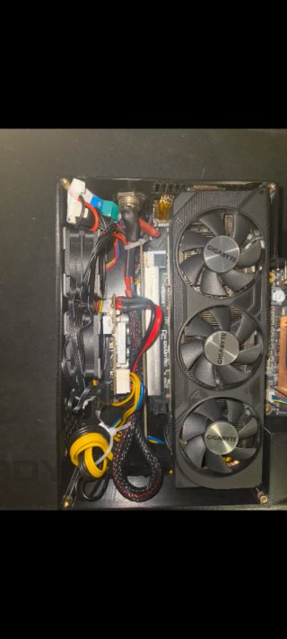 Mini PC Custom <3L R7 5700 RTX 4060 8GB