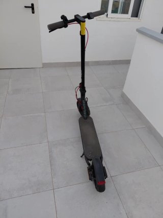 Patinete eléctrico negro Xaomi plegable
