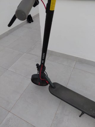 Patinete eléctrico negro Xaomi plegable