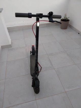 Patinete eléctrico negro Xaomi plegable