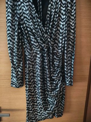 Vestido Curto Prateado e Preto Morgan 36