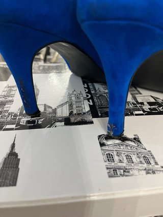 Zapatos de salón ante azul eléctrico