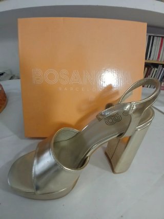 Zapatos de tacón oro Bosabova