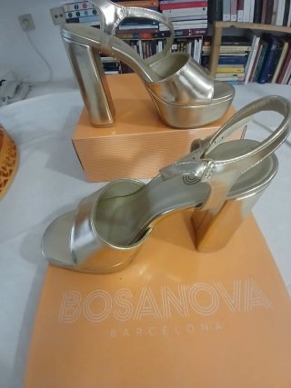 Zapatos de tacón oro Bosabova