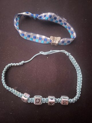 Lote 2 Pulseras: Mariposa y LOVE