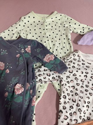 Pijamas para bebé (naranja y morado)