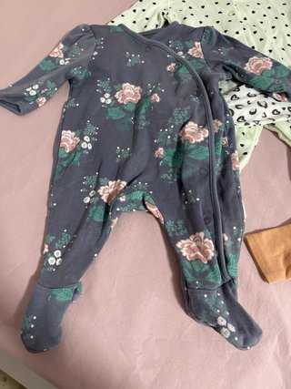 Pijamas para bebé (naranja y morado)