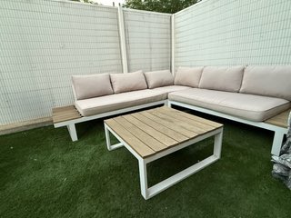 Conjunto sofá y mesa de jardín