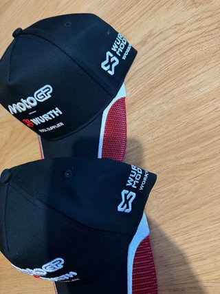 Gorra MotoGP Wurth Negra y Roja pack de dos