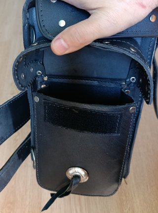 Baúl de moto cuero negro