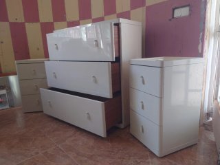 Conjunto Cómoda y Mesitas Ikea Vinstra