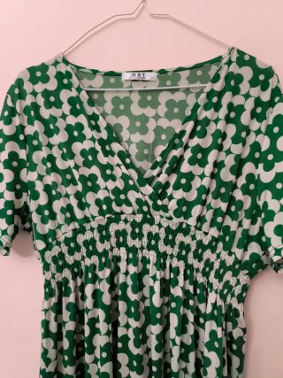Vestido estampado floral verde y blanco Talla M