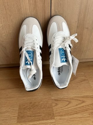 Zapatillas Adidas Blancas y Negras