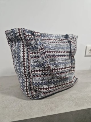 Bolso de tela con flecos