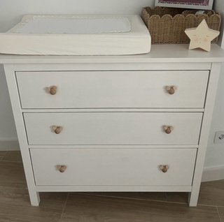 Cómoda Hemnes IKEA blanca con tiradores