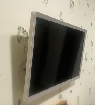 Televisor LG  blanco , sin uso de 24"