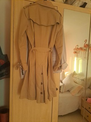 Massimo Dutti: Gabardina Beige y Americana azul.