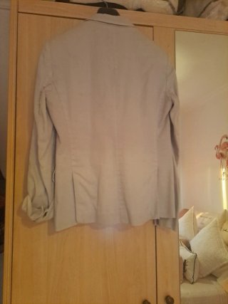Massimo Dutti: Gabardina Beige y Americana azul.