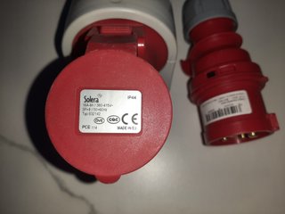 Base y Toma Industrial 3P+T 16A