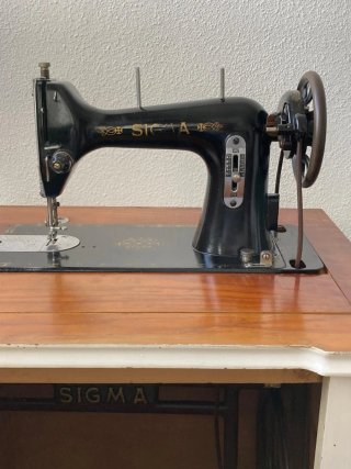 Máquina de coser Sigma antigua