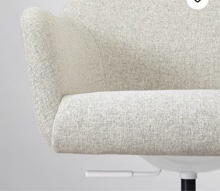 Silla de escritorio beige con ruedas