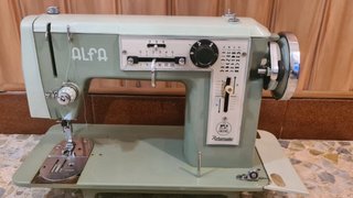 Máquina de coser vintage verde