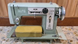 Máquina de coser vintage verde
