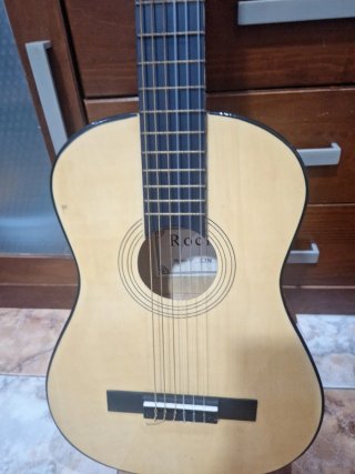 2 Chitarre Classiche in Legno Naturale