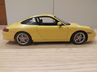 Porsche 911 996 Carrera escala 1:18 Autoart