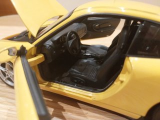 Porsche 911 996 Carrera escala 1:18 Autoart