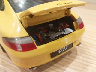 Porsche 911 996 Carrera escala 1:18 Autoart