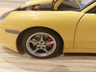 Porsche 911 996 Carrera escala 1:18 Autoart