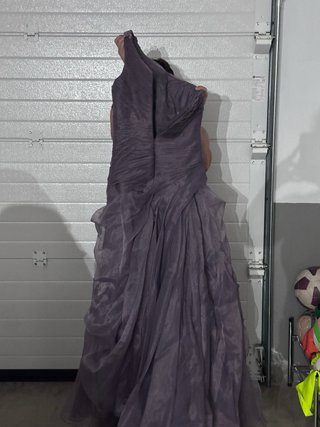 Vestido de fiesta Pronovias morado con un tirante