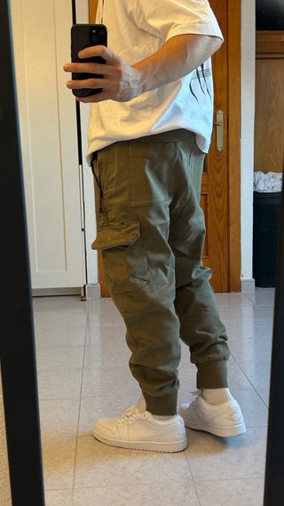Pantalón cargo verde militar talla M